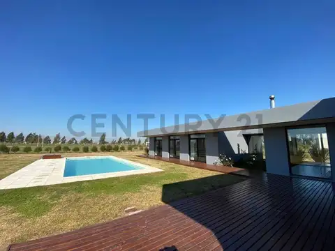 Casa 4 ambientes con 2 baños