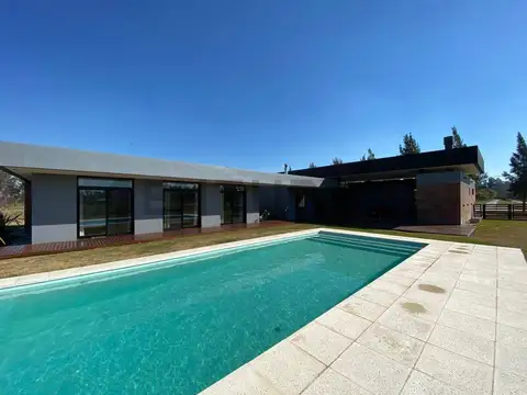 Casa en Venta en Coronel Brandsen, USD 240.000