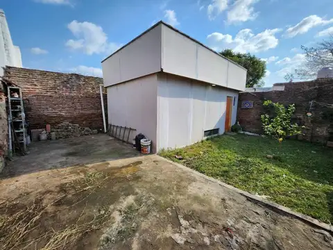 VENTA CUATRO AMBIENTES CON COCHERA GALPON JARDIN