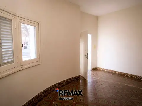 Casa 2 Dormitorios con cochera en Punta Alta