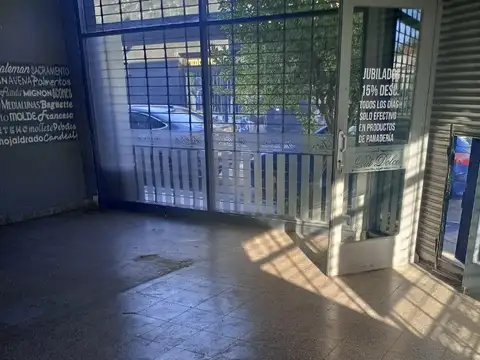 Alquiler Local comercial apto varios rubros.