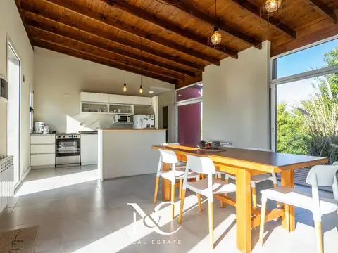 Casa 4 ambientes con 2 baños
