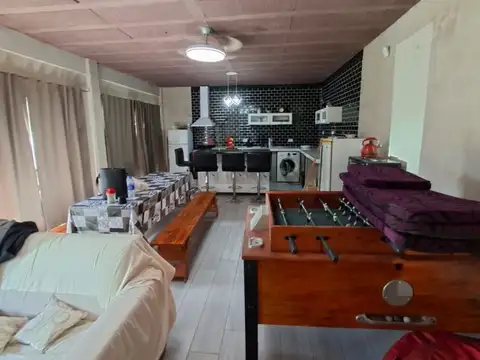 Casa en Alquiler con 3 cocheras