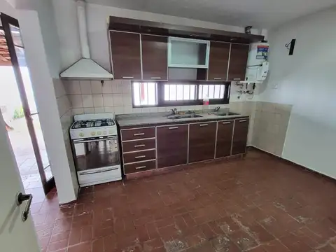 Departamento 8 ambientes con 1 baño