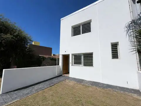 ¡Alquiler! Casa en Argüello - 2 dormitorios