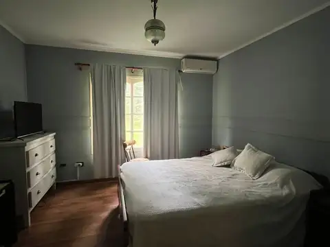 Hermosa casa con gran parque y frondosa arboleda