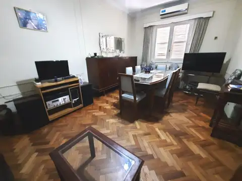 VENTA/PERMUTA. Departamento de 2 dormitorios, cuarto comodín y patio seco.