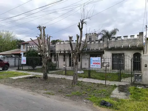 Importante Casa 4 Ambientes con Piscina – Gutiérrez, Berazategui
