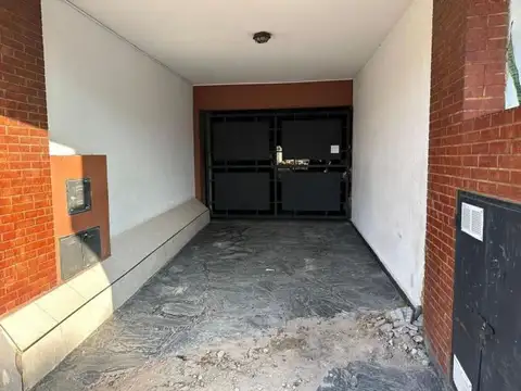 Venta Cochera cubierta en Villa Luro. Inversión.