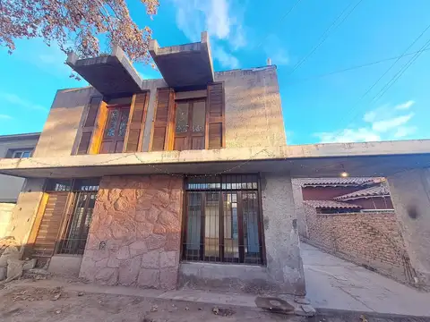 Casa en Venta - 2/3 dormitorios, 2 baños - APTA CREDITO en carril cervantes