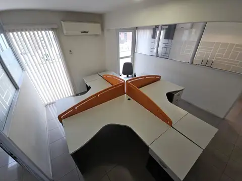 TARIFEÑO INMOBILIARIA ALQUILA CENTRICAS OFICINAS TOTALMENTE EQUIPADAS, 8 PRIVADOS, SALA REUNION, 2 COCHERAS