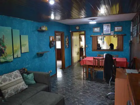 Casa 4 ambientes con 2 baños