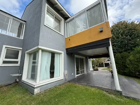 Casa 5 ambientes en venta en Fincas de Iraola I