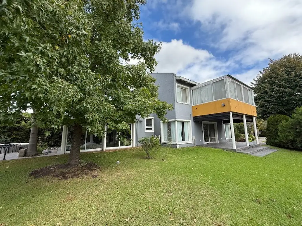 Casa en Venta - 3 dormitorios - USD 349.000