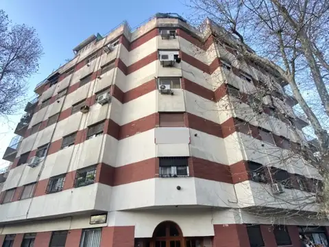 3 AMB 50 MTS TOT, FTE BALCÓN, PLACARD EMPOTRADO, COC. INDPTE, BAÑO C/DUCHA Y ESP. P/LAVARROPA  