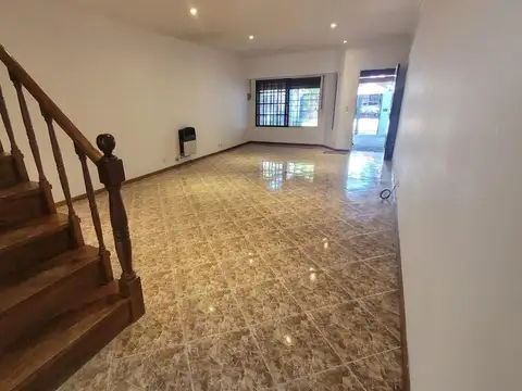 MARTINEZ: HERMOSO TRIPLEX 3 DORMITORIOS  PLAYROOM. CONSULTE!