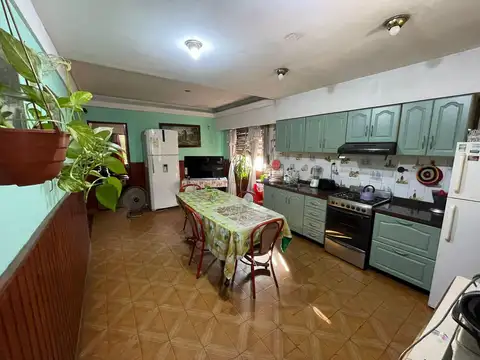 VENTA Casa 3 ambientes con Gran terraza y Jardin