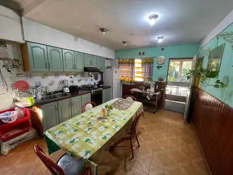VENTA Casa 3 ambientes con Gran terraza y Jardin