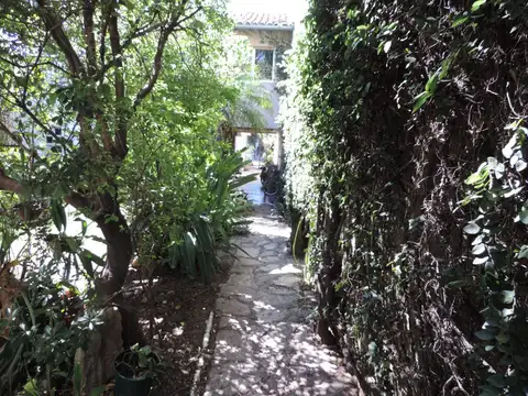VENTA CASAS, TERRENO APTO DESARROLLO. COGHLAN