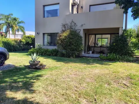 Casa en exclusiva a la venta 3 dormitorios en Saint Matthews Village.Pilar