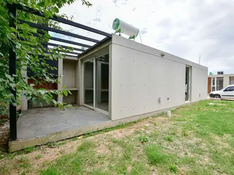 Casa 2 ambientes con 1 baño