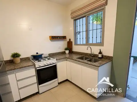 Arias Velásquez 100