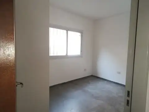 Depto Tipo Casa en Alquiler con 1 cocheras