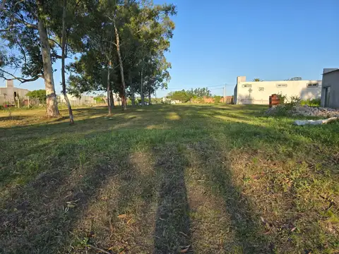 Lote en Oro Verde zona Oasis entre facultades y el Inta 15 x 40 con arboles