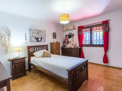 Casa 5 ambientes con 3 baños