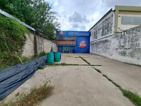 GALPON CON DARSENA DE ESTACIONAMIENTO DOS OFICINA