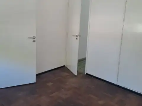 Casa de tres dormitorios en Planta Alta Marull 490