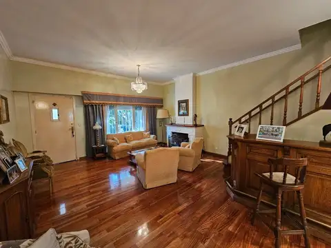 VENTA Casa 4 dormitorios - Cochera Jardin y Pileta