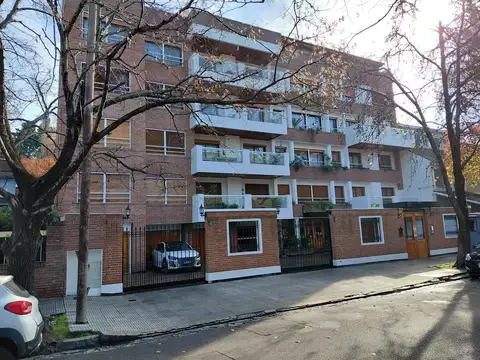 5 AMBIENTES/DEP. SERV. + 5 COCHERAS + PISCINA + BAULERA