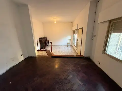 Depto Tipo Casa 5 ambientes con 2 baños