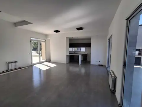 Casa en Venta en El Canton - Norte, USD 220.000