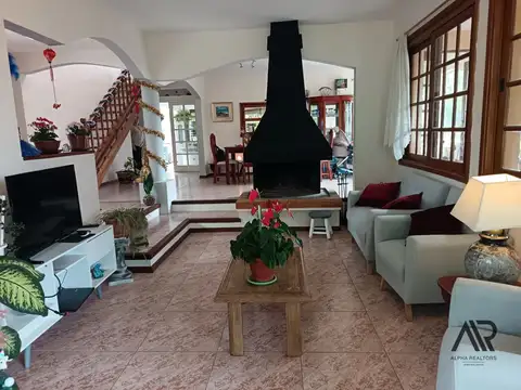 Casa en venta c/ cochera en Piriápolis