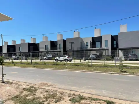 Dúplex de 3 dormitorios frente al Complejo One – Docta Urbanización
