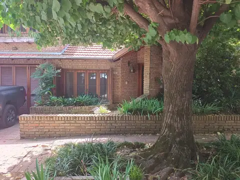 Venta o Alquiler casa 5 ambientes en la Horqueta