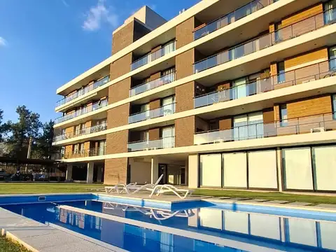 Hermoso departamento dos dormitorios, dos baños. Balcon corrido. Cochera. Amenities