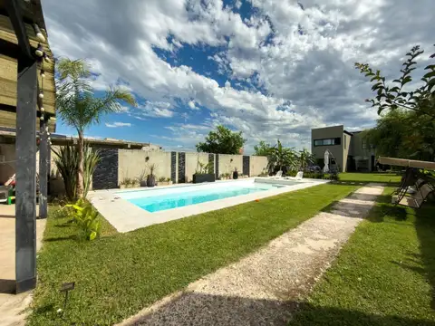 Casa 5 ambientes con 2 baños