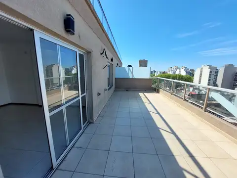 Dpto. 2 amb. con balcón aterrazado y parrilla al contrafrente en Villa Luro