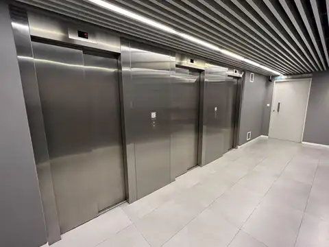 Oficina de 100m2 en ESQUINA con Cochera en MIRABILIA - Polo Audiovisual