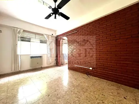 MUY BUEN PH 2 AMB S/ EXPENSAS CON BALCON ATERRAZADO 1er PISO