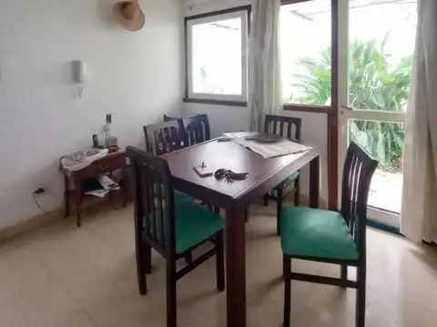 Casa en Alquiler con 1 cochera