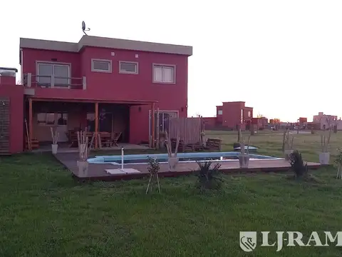Casa en Alquiler con 1 cochera