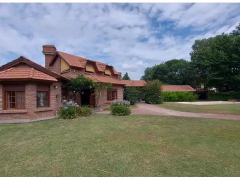 Casa 2 ambientes con 2 baños