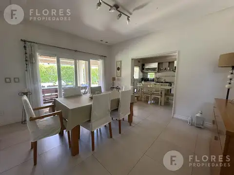 Casa 7 ambientes con 4 baños