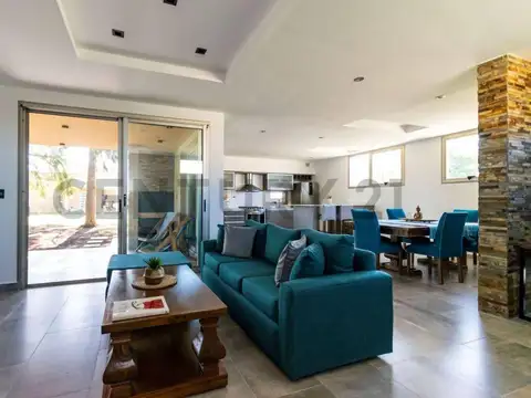 Casa 4 ambientes con 2 baños