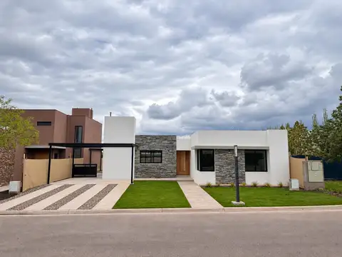 Casa en venta en barrio privado en maipu