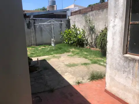 SOLIDA CASA  5 AMBIENTES - IDEAL REFACCION A RACIONALISTA